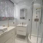 Villa Lush And Spacious With Indoor Pool And Wellness - Seven Bedroom *