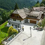 Lush And Spacious With Indoor Pool And Wellness - Seven Bedroom *
