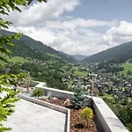 Lush And Spacious With Indoor Pool And Wellness - Seven Bedroom Bad Kleinkirchheim