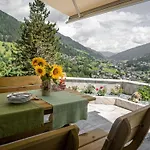 Lush And Spacious With Indoor Pool And Wellness - Seven Bedroom Villa Bad Kleinkirchheim
