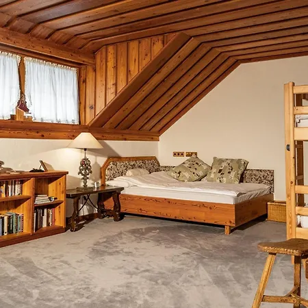 Lush And Spacious With Indoor Pool And Wellness - Seven Bedroom Bad Kleinkirchheim