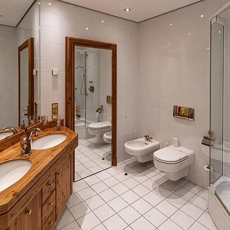 Lush And Spacious With Indoor Pool And Wellness - Seven Bedroom