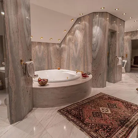 Lush And Spacious With Indoor Pool And Wellness - Seven Bedroom Villa