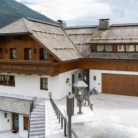 Lush And Spacious With Indoor Pool And Wellness - Seven Bedroom Villa Bad Kleinkirchheim