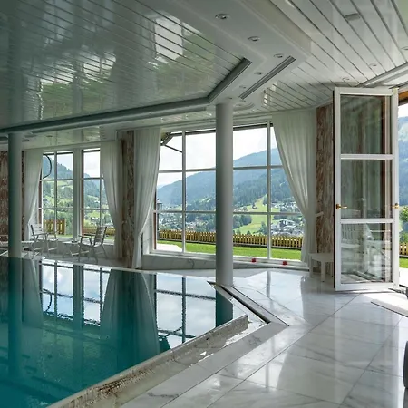 Lush And Spacious With Indoor Pool And Wellness - Seven Bedroom Villa Bad Kleinkirchheim