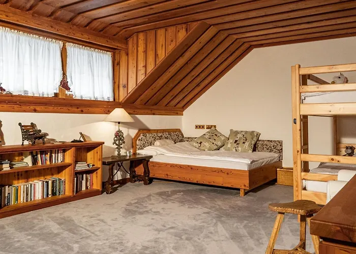 Lush And Spacious With Indoor Pool And Wellness - Seven Bedroom Bad Kleinkirchheim