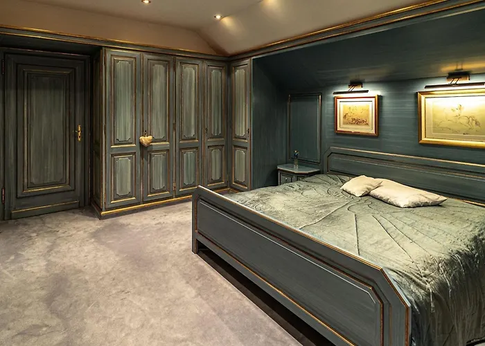 Lush And Spacious With Indoor Pool And Wellness - Seven Bedroom Villa *